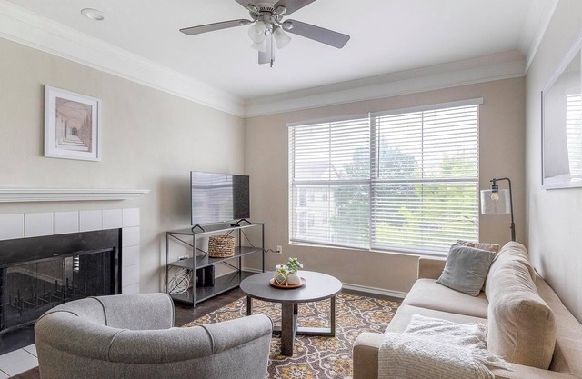 Landing | Chic 1BD, Clubhouse, Pool