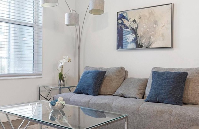 Landing | Chic 1BD, Clubhouse, Gym