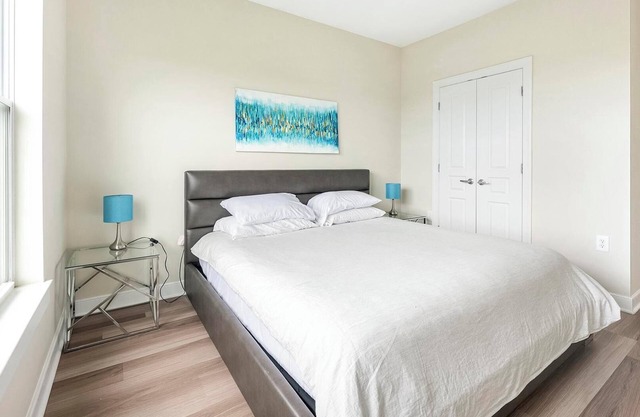Landing | Chic 1BD, Pool, Clubhouse