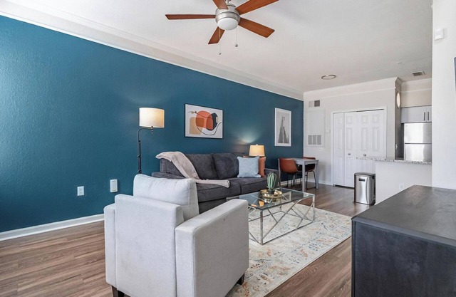 Landing | Chic 1BD, Pool, Gym