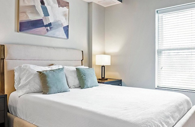 Landing | Chic 1BD, Rooftop Lounge, Pool