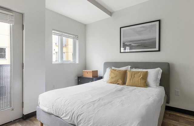 Landing | Chic Studio, Courtyard, Gym