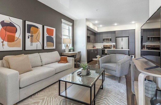 Landing | Chic Studio, Pool, Gym