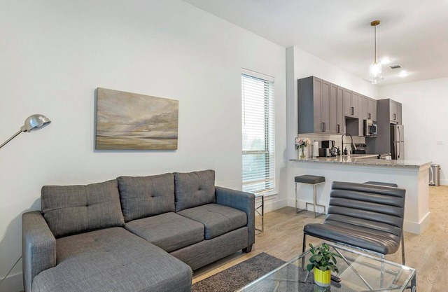 Landing | Modern 1BD, Gym