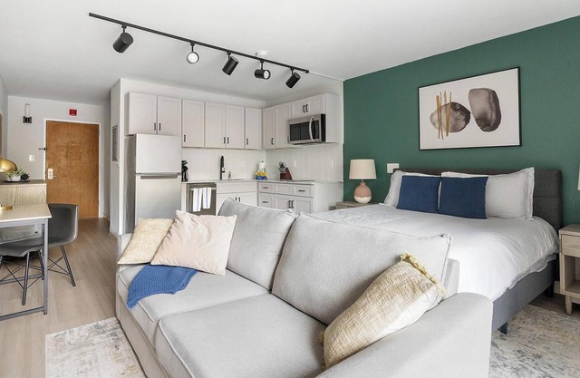 Landing | Modern Studio, Gym, Pool
