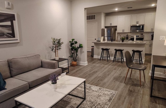 Landing | Spectacular 2BD, Gym, Pool