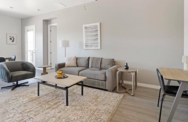 Landing | Spectacular 2BD, Pool
