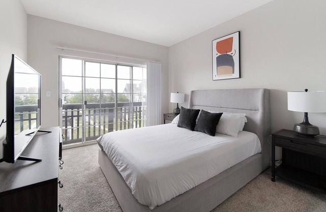 Landing | Spectacular 2BD, Gym, Pool