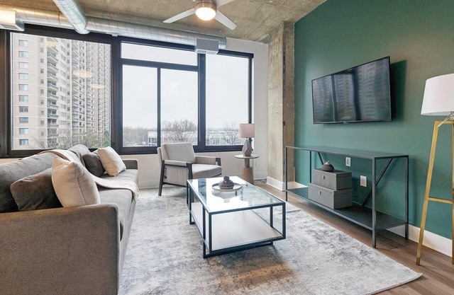Landing | Stunning 1BD, Gym, Game Room