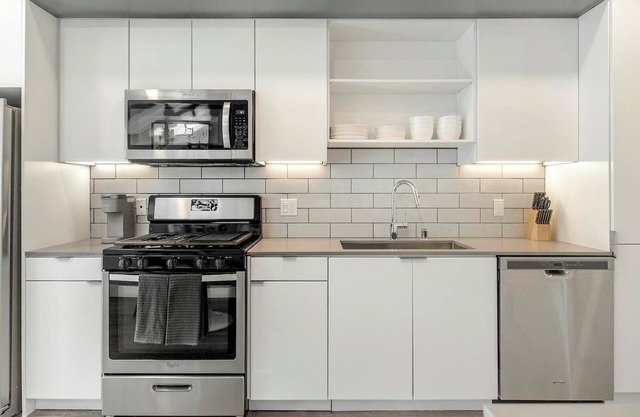 Landing | Stunning 1BD, Pool, Clubhouse