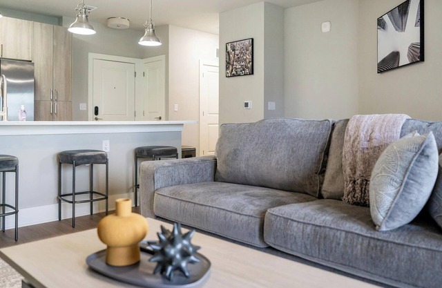 Landing | Stunning 1BD, Gym, Pool