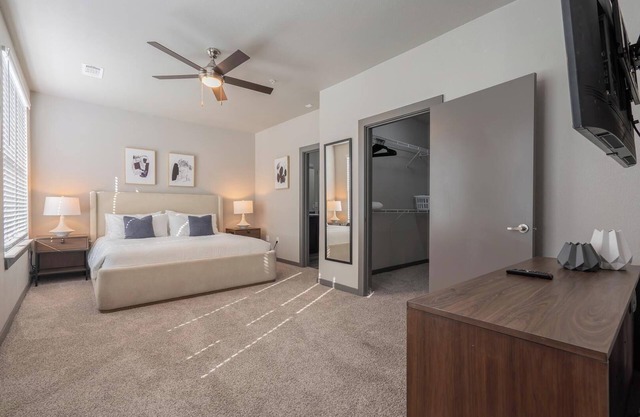 Landing | Stunning 3BD, Courtyard, Clubhouse