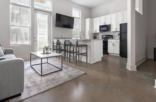 Landing | Stunning Studio, Pool, Clubhouse