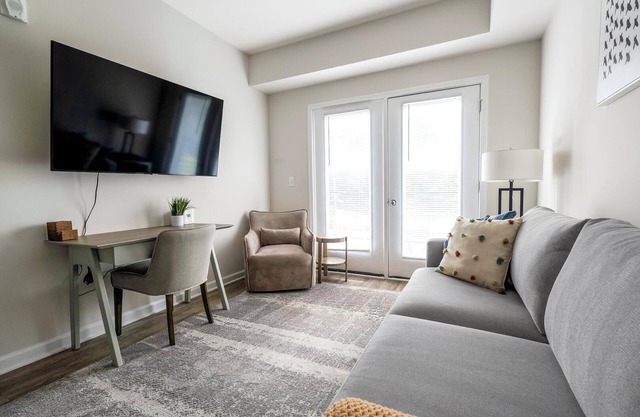 Landing | Stylish 1BD, Gym, Clubhouse