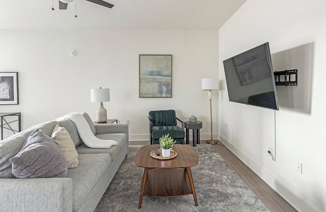 Landing | Stylish 1BD, Clubhouse, Pool