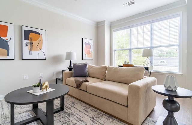 Landing | Stylish 2BD, Pool, Gym