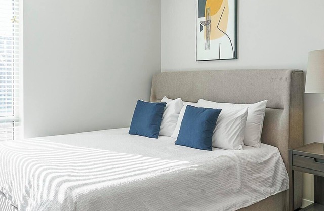 Landing | Stylish Studio, Pool