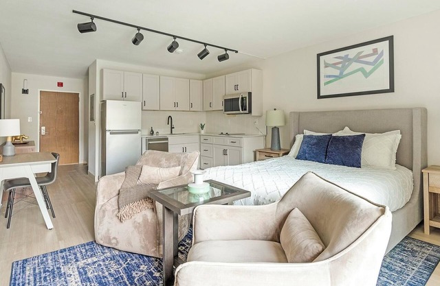 Landing | Stylish Studio, Gym, Pool