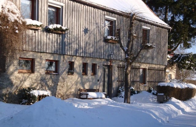 Landlust, close to the city - holiday apartment in a former farmhouse with sauna, wood-burning stove and large garden
