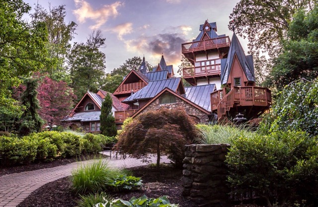 Landoll's Mohican Castle