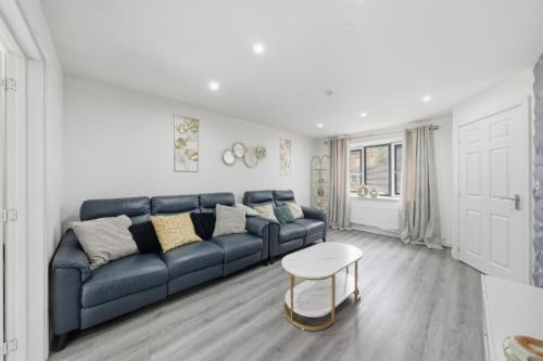 Lara's 4 Bedroom House near Coventry