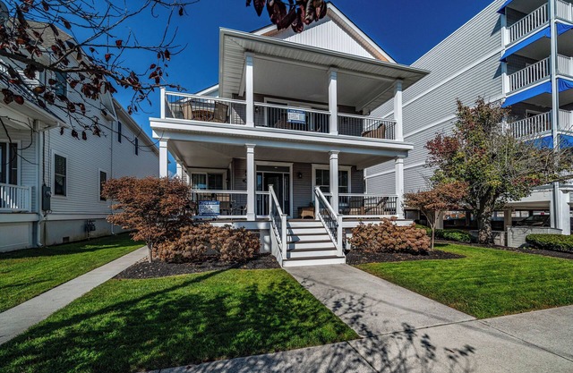 Large 12BR & 8.5BA Condo w/Elevator! Walk everywhere