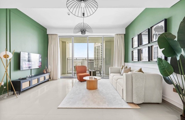 Large 1BR with Gym & Pool in Iconic Tower