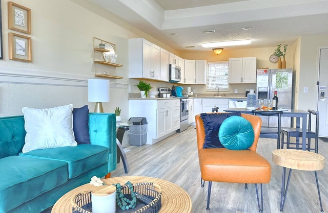 Large 2/3 Condo, Resort/3 Pools/Games/Foosball Bunk Room, King and Queen, SDC!