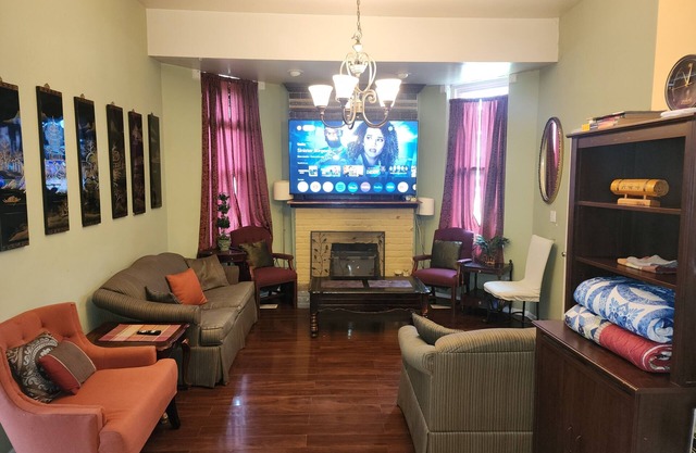 Large 2 bedroom near Downtown & University