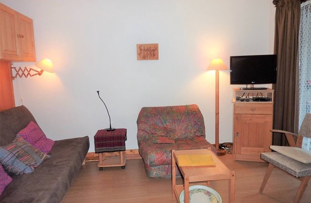 Large 2* studio near slopes with pool and parking