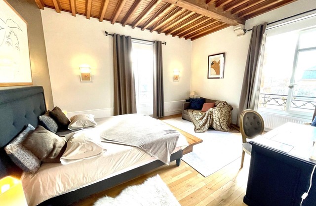 Large 4* apartment for 6 people in the center of Chartres