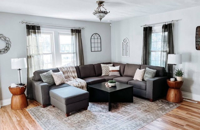Large 4 Bedroom|Close to Airport & IX Center|Sleeps 10