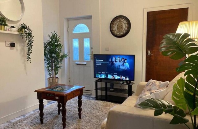 Large 5 Bed Home From Home