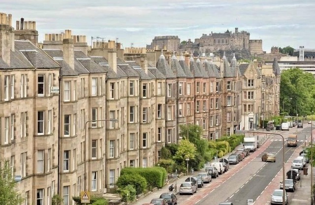 Large 5 Bedroom flat in Marchmont, Edinburgh