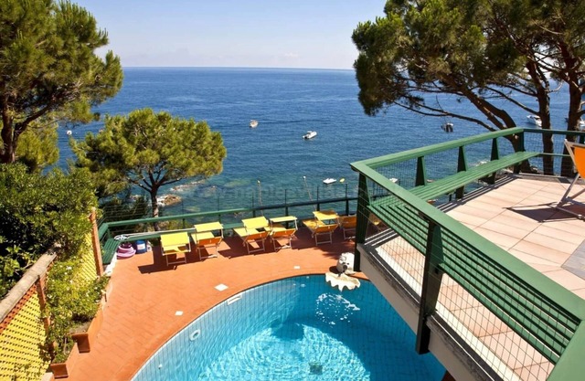 Large 7 bedroom villa with private pool in the Amalfi Coast.