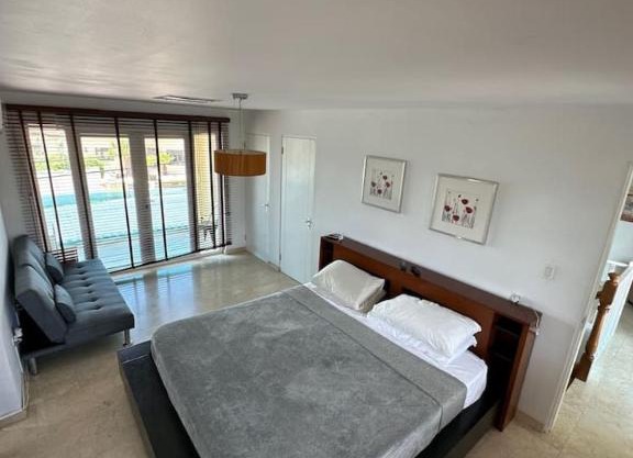 Large 7 bedrooms with 6 bathrooms Villa with private pool near Palm Beach