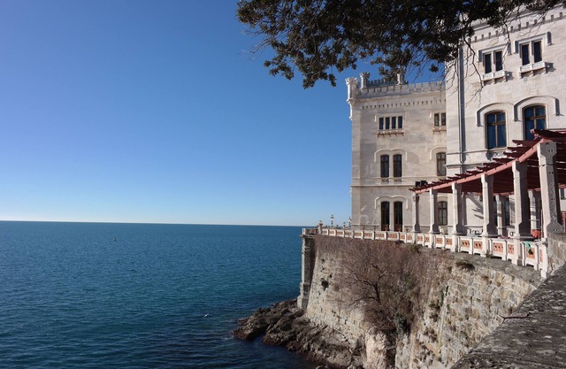 Large apartment in the historic center of Trieste
