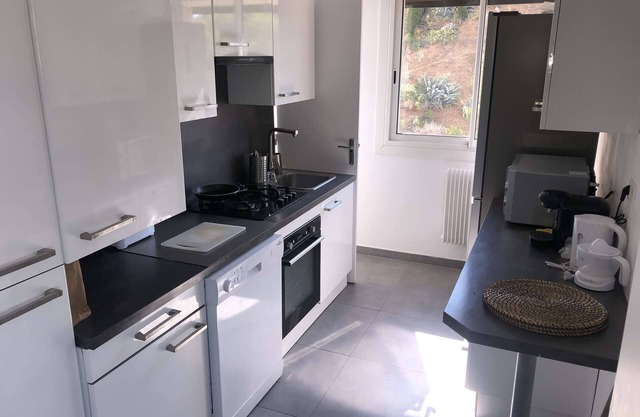 Large apartment Sea View Budget Controlled