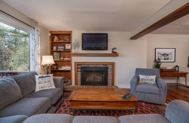 Large Backyard, Game Room, Has AC - Saltbox 1D