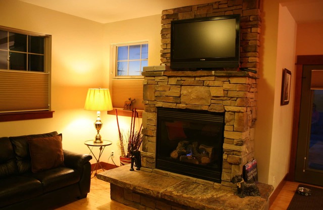 Large Bozeman Home In The Heart Of All That Yellowstone Country Has To Offer.