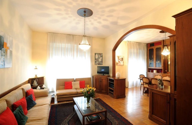 Large, bright apartment in city center, walking distance to Duomo and more