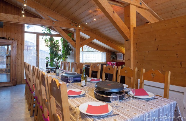 Large chalet at the foot of the slopes, 8 bedrooms and 8 bathrooms and sauna