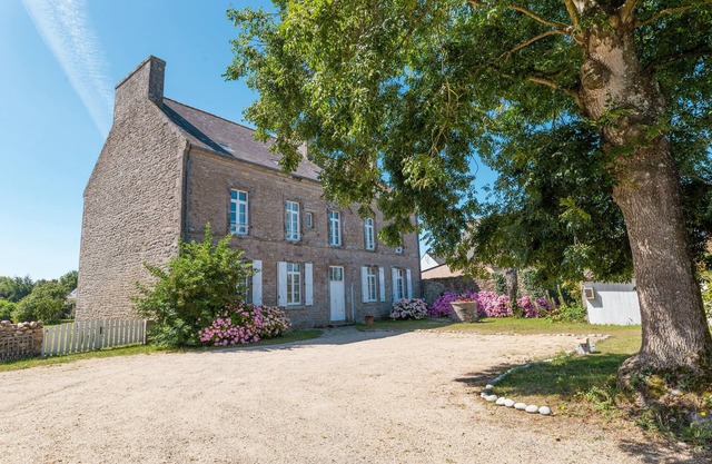 Large & Charming house/5 mins from beach/6 Bedrooms