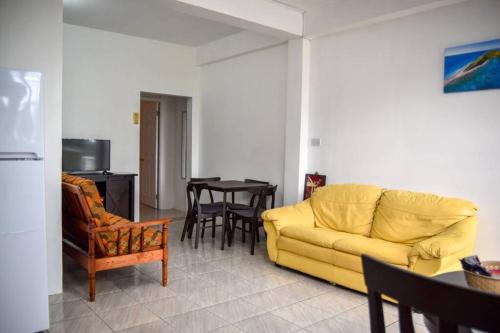 Large Comfortable Apartment #5 Roseau by The Green Castle