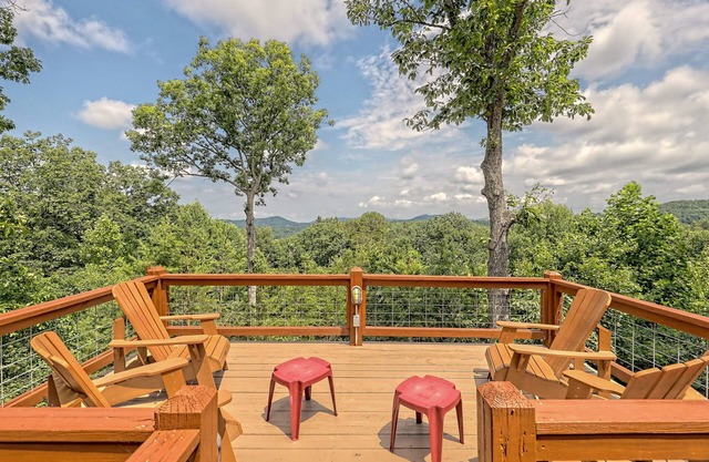 Large Deck, Screened Porch, Hot Tub, Fire Pit