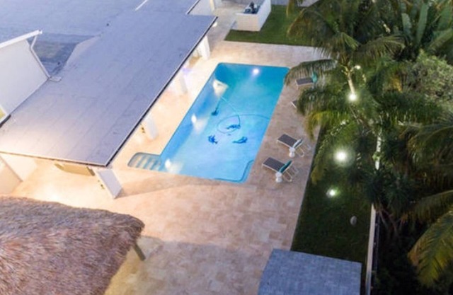 LARGE ESTATE B-BALL/POOL HOME + b- ball court , oversized pool