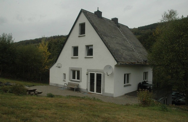 large family house, large terrace and view, no men's groups