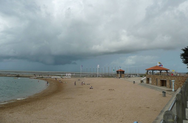Large family house in a quiet area close to the sea and the beach