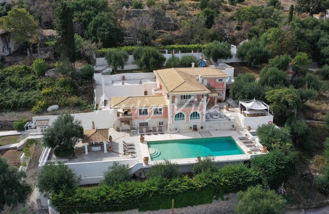 Large Family Villa in Kassiopi
