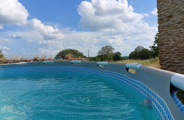 Large gite - pool - quiet. weekly WE rental - near FUTUROSCOPE